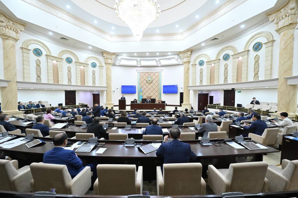 Казахстанцам спишут кредиты?