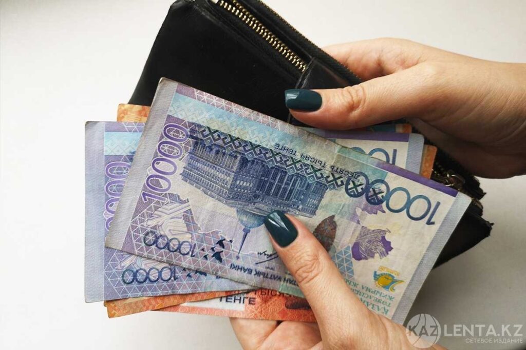 Инфляция бьёт по зарплатам: Казахстан уступает в росте реальной зарплаты по СНГ