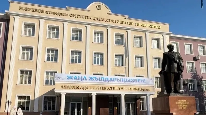 4 дома, автомобиль и 40 млн тенге: в крупном вузе Казахстана вскрыли схему хищений