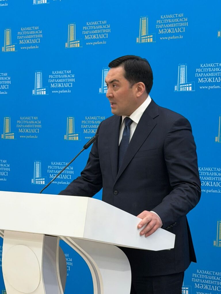 «Живу на одну зарплату»: министр энергетики задекларировал более 20 млн тенге за год