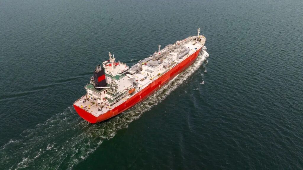 Танкер с казахстанской нефтью атаковали беспилотники на КТК