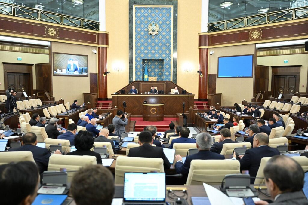 Проект новой Конституции предусматривает роспуск действующего парламента с июля 2026 года