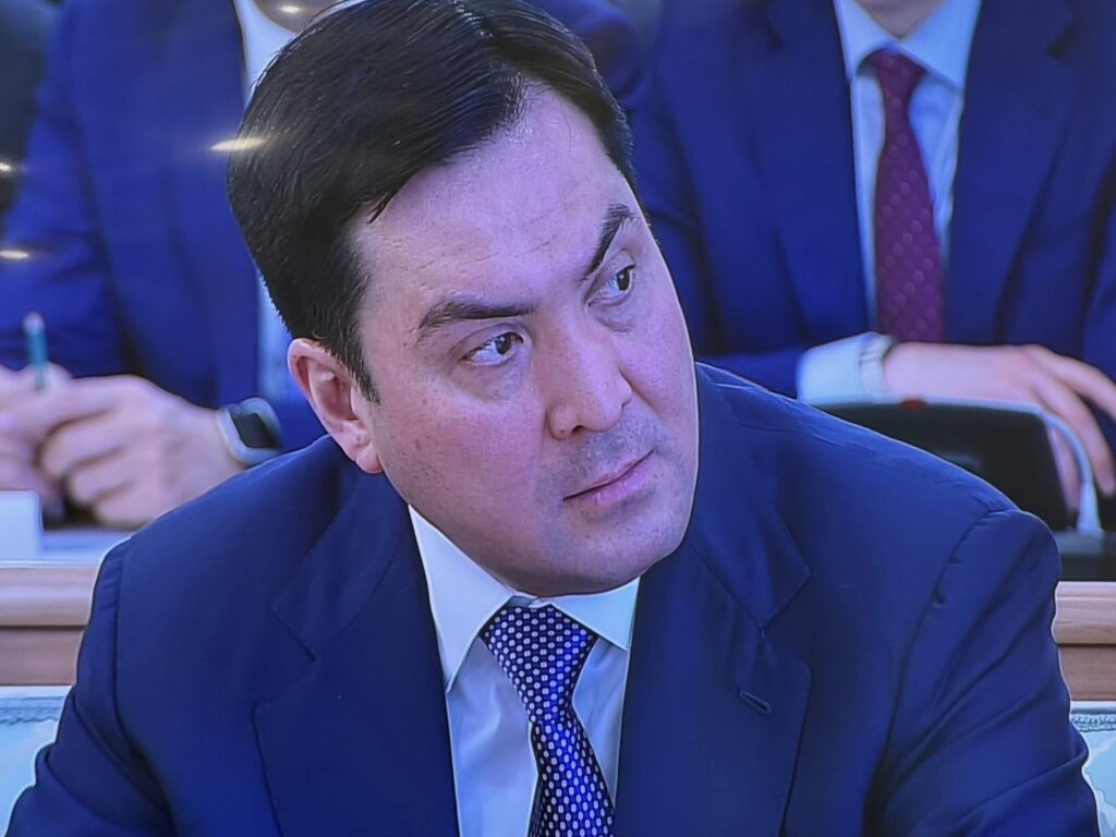 Токаев указал на проблемы нефтяной отрасли и заявил о необходимости решения по новому НПЗ