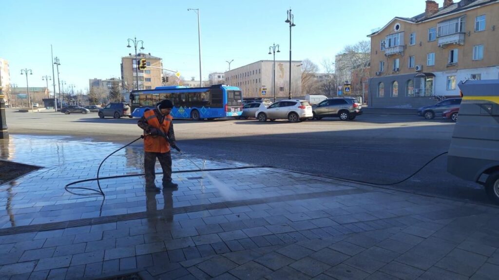 Астанада көктемгі тазалық жұмысы жүріп жатыр