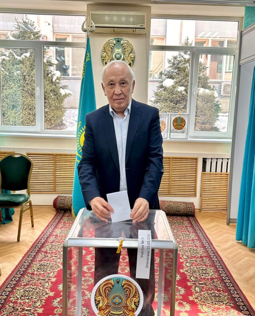 ВЫБОР ТВОРЧЕСКОЙ ИНТЕЛЛИГЕНЦИИ: КАЗАХСТАНСКИЕ ПИСАТЕЛИ И АКТЁРЫ ГОЛОСУЮТ ЗА БУДУЩЕЕ СТРАНЫ