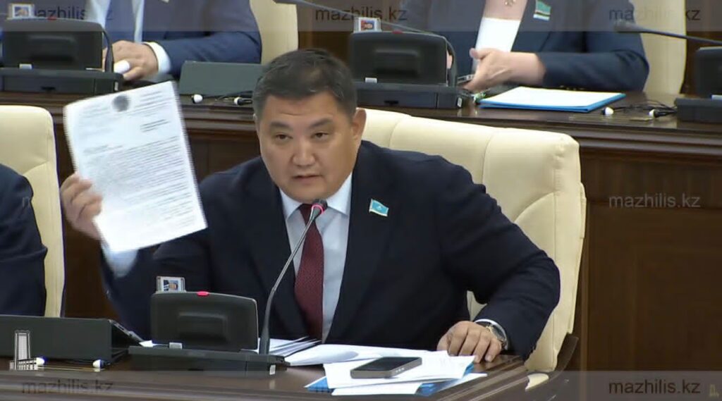 “Деньги исчезали“: депутат Базарбек озвучил громкие нарушения среди ЧСИ