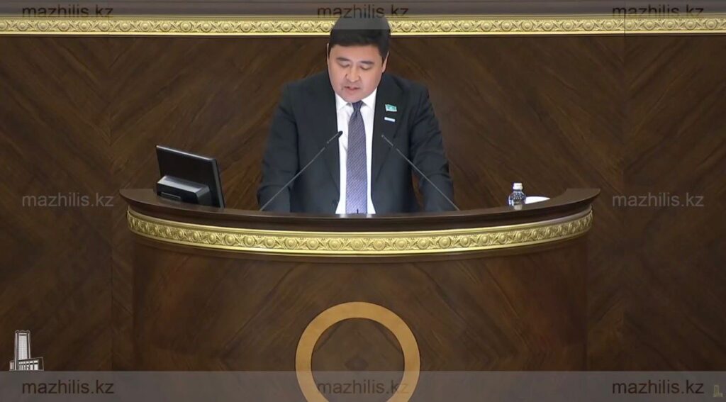 Депутаттар мобильді операторлардың тарифін тексеруді ұсынды
