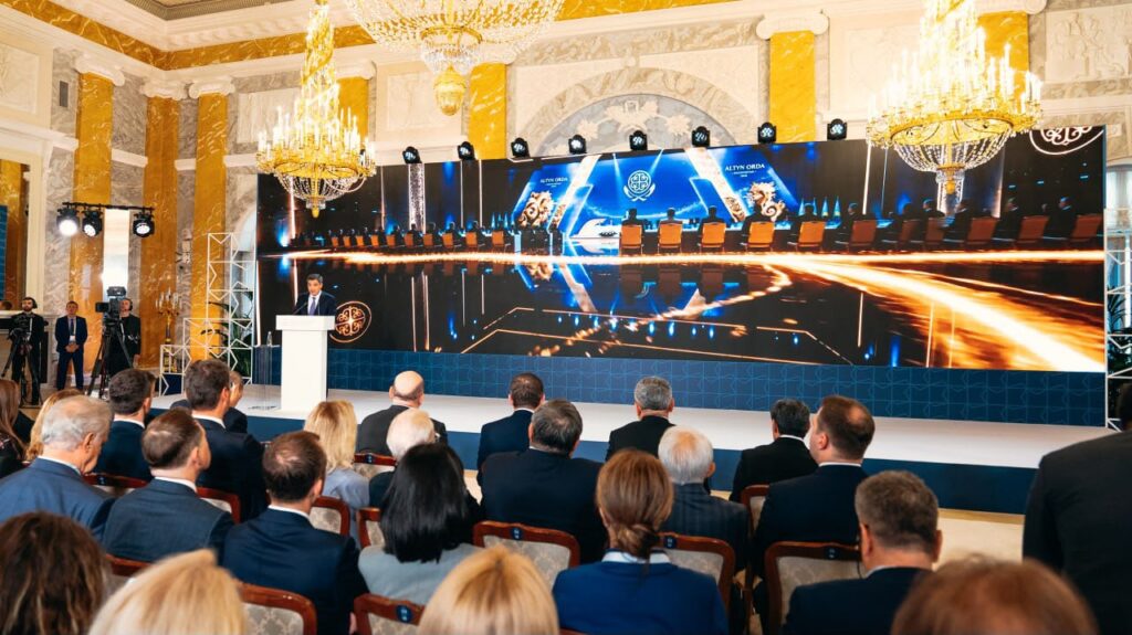 Впервые на конституционном уровне закреплена преемственность тысячелетней истории Великой Степи – Олжас Бектенов на конференции в Санкт-Петербурге