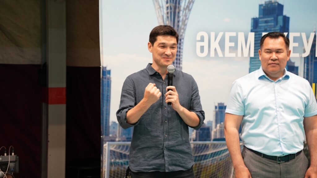 Әкелер күні мерекесінде футболдан шеберлік сабақ өтті