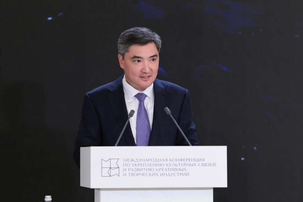 Впервые на конституционном уровне закреплена преемственность тысячелетней истории Великой Степи – Олжас Бектенов на конференции в Санкт-Петербурге